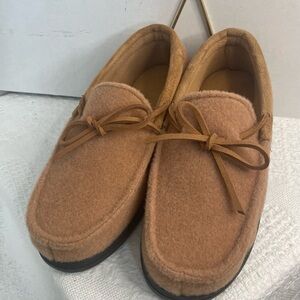 Men's Tan Suede Moccasin Slippers Loafers~ Size Medium * NWT